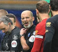 Christian pulisic ретвитнул(а) pa classics. Social Media Goes Wild Fur Mike Dean S Post Lockdown Bart Auf Der Messe In Everton S Zusammenstoss Mit Liverpool Aktuelle Boulevard Nachrichten Und Fotogalerien Zu Stars Sternchen