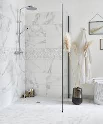Comment poser un parquet stratifié sur du carrelage ? 42 Idees De Nuances De Blanc Salle De Bain Salle De Bain Blanche Bains