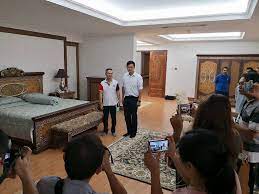 Ahli dewan undangan negeri (adun) lendu dari barisan nasional (bn), datuk sulaiman md ali telah dilantik sebagai ketua menteri melaka yang baharu. The Mamu On Twitter Untuk Rakyat Biasa Yang Tak Pernah Tengok Kemewahan Hidup Pemimpin Barisan Nasional Nah Kediaman Rasmi Ketua Menteri Melaka Https T Co 530ce4xdrl Https T Co 5onwy546u2