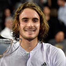 If you're stuck at home at the moment, why not use the time to plan your next short haircut? Stefanos Tsitsipas Tends Towards Captain Jack Sparrow Tennisnet Com