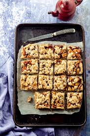 These bars are perfect for when you're craving apple pie and don't want to make one from scratch… to prepare the topping, stir together the oats, flour, and cinnamon. Oh So Comforting Apple Oat Bars May I Have That Recipe