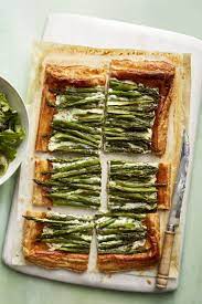 Maybe a warm, cozy mulled drink like cider or wine too. 48 Easy Christmas Appetizers Best Holiday Appetizer Recipes 2020