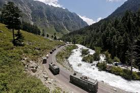 Kashmir dianugerahi pemandangan indah yang menarik perhatian wisatawan dari berbagai negara. Warga Sipil Sering Jadi Korban India Pakistan Hentikan Baku Tembak Di Kashmir Halaman All Kompas Com