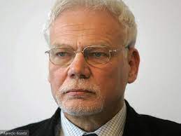 W kolejnych latach z kh związali się także m.in. Marek Safjan Czy Warto By Rejtanem Konstytucyjny Pl