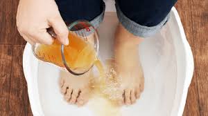 Cukup rendam kaki dengan larutan garam, ini bisa menjadi obat insomnia dan eksim pada kaki. Ajaib Rendam Kakimu Ke Dalam Air Cuka Dan Rasakan Sederet Manfaat Besar Ini Tribunstyle Com