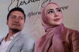 عبد الصمد‎, lahir di silo lama, asahan, sumatra utara, 18 mei 1977; Ustad Abdul Somad Cerai Begini Komentar Arie Untung Matamata Com