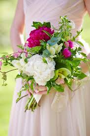 Tropical fuchsia bouquets of roses and tropical leaves. Pin On Blooms Bouquets