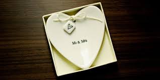 Die goldene hochzeit ist unumstritten eines der bedeutendsten hochzeitsjubiläen. Hochzeitstag Geschenk Ideen Tipps