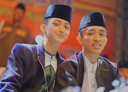Namanya habib raihan bin said al qadri seorang pemuda yg dijuluki singa borneo oleh para pengikutnya, habib rehan ini konon. Foto Profil Gus Azmi The Santri Idola Para Remaja Alhidamart Info Teknologi Dan Entertaiment
