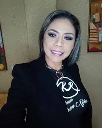 Saludos mi gente linda! 💕 ¡Feliz noche! ☪️ Tuvimos un fin de semana de  aprendizaje en el Diplomado Intensivo de Maquillaje. Ampliando  conocimiento, aprendiendo nuevas técnicas para prestarles cada día el mejor