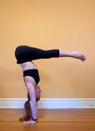 Why do you have to keep your toes pointed when doing a handstand? Yes You Can Learn To Handstand After 40 Here S How Viva Fifty