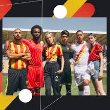 Göztepe'nin yeni sezonda giyeceği formalar görücüye çıktı. 2019 2020 Sezonu Forma Kamp Ve Goztepe Spor Kulubu Facebook