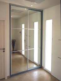Epingle Par Nadia Roao Sur Meubles En 2020 Avec Images Porte Coulissante Miroir Porte Placard Portes De Placard Miroir