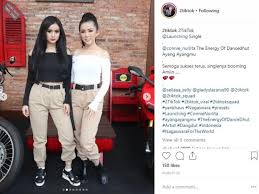 English translation of lyrics for tiktok cantik montok by 2tiktok. 5 Potret Duo Tik Tok Pedangdut Baru Gaya Milenial Matamata Com