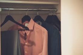 Rak gantung serbaguna/rak baju gantung portable/stand hanger jemuran baju ah ini bisa jadi. Foto Close Up Pakaian Gantung Di Lemari Foto Stok Gratis