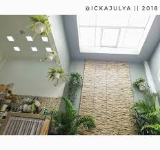 Manfaatkan bagian sudut rumah untuk ditanami tanaman hias yang cocok untuk dalam ruangan, misalnya tanaman penyerap racun. Interior Taman Dalam Rumah Dekorasi Rumah