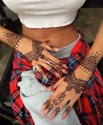 Next, wash the part of your skin you want to henna over, like your hand, wrist, or ankle, and apply your design using the squeeze bottle. 40 Delicate Henna Tattoo Designs