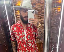 News an exclusive look at how he simultaneously celebrated his birthday and the surprise jennifer lopez and maluma had one fiery performance at the 2020 american music awards. Maluma Instagram Live Stream 10 February 2020 Ig Live S Tv