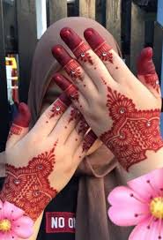 Ya, melukis tangan dengan henna, juga memberikan kesan cantik untuk penampilan pengantin dan kini sedang jadi tren. Inai Lukis Kon Ukir Pengantin Cantik Shopee Malaysia