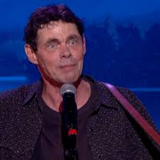 Rich Hall sings a song for all the dog owners out there 🤣