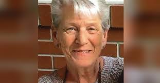 Donna Mahnken's Instagram, Twitter & Facebook