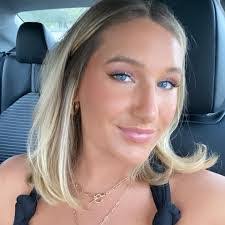 Amber Cody's Instagram, Twitter & Facebook