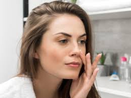 Secara umum, ada empat jenis kulit, yaitu normal, kombinasi, berminyak, dan juga kering. Mengenal Ciri Ciri Kulit Wajah Kering Dan Berminyak