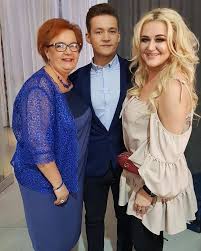 Zobacz, jak wyglądają uczestnicy programu na co dzień. Gogglebox Przed Telewizorem Ttv Pisala Unijne Projekty Teraz Jest Gwiazda Telewizji Wywiad Z Agnieszka Kotonska Plus Gloswielkopolski Pl