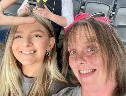 Can someone remove the person in the background?