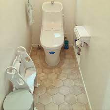 バス トイレ クードゴミ箱 六角タイル クッションフロア リクシル などのインテリア実例 2017 02 09 10 45 15 roomclip ルームクリップ 六角タイル トイレ リフォーム diy トイレ クッションフロア