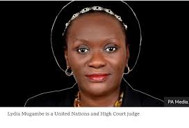 Kkooti mu Ggwanga lya Bungereza esingisizza omulamuzi Lydia Mugambe  omusango gwokozesa omuntu ng'omuddu, oluavannyuma lw'omukyala gweyatwala  ng'omukozi wawaka bweyali aganze ku misomo mu Ggwanga lya Bungereza  okumuwawabira. Wakuweebwa ekibonerezo nga 2 ...