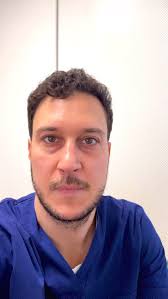 Parliamo di un intervento di implantologia a carico immediato 🦷✨. Siamo  passati da una condizione di un circolare ormai inutilizzabile ❌ a una  condizione con la quale, con sei impianti mascellari 🔩, ...