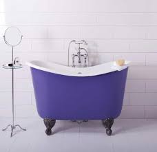 Corner bathtubs are usually designed so that two sides adjoin two walls. Mini Bathtub And Shower Combos For Small Bathrooms