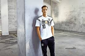 Gerçekten harika becerilerini sergilediği ve tüm taraftarları. Mesut Ozil Stimmen Die Vorwurfe Gegen Dfb Boss Grindel Fussball Stuttgarter Zeitung