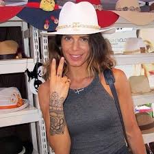 Does murat boz have a tattoo? Eliz Sakucoglu 3 Dovme Dovme Modelleri Elsa