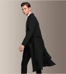 À la fois tendances et indémodables, fonctionnels et parfaitement coupés dans des matières de qualité, découvrez les vestes et manteaux uniqlo pour homme. Manteau Long Pour Homme Avec Fermeture A Ceinture En Laine