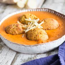Indisches Streetfood Veganes Tomaten Curry Mit Falafel Rezept Rezepte Streetfood Rezepte Falafel