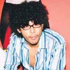 Actor naseeruddin shah's son vivaan has tested positive for the coronavirus. Naseeruddin Shah S Son Falls Off Train