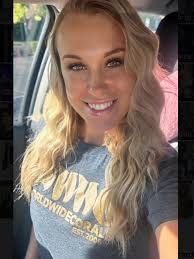 Colette Pennington's Instagram, Twitter & Facebook