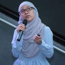 Di tengah semakin terbuktinya keberadaan black hole atau lubang hitam di luar angkasa, ternyata ada peran ilmuwan muslim kontemporer di dalamnya. Adlyka Annuar Beitrage Facebook