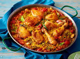 Someone told you to add a bit of lemon juice over it before eating the paella. Paella Valenciana So Geht Das Spanische Original Lecker