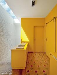 Casa Terrea Vira Sobrado Para A Familia De Tres Filhos Planete Deco Deco Jaune Maison
