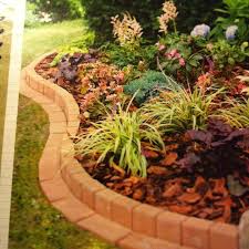 Einfassung Moglichkeit Fur Meinen Rosengarten Das Beste Aus Zwei Welten Flach Modern Garten Beetumrandungen Garten Pflaster