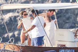 Before he met on italy's sunny dream island, ben affleck (48) with jennifer lopez (52), lionel messi (34) and. 7uvw6ky1v4aplm