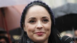 Este fericită, liniştită şi a dezvăluit că iubitul său este un om asumat, calm şi cu visuri, la fel ca şi ea. Andreea Marin Primele Imagini Cu Noul Iubit La CumpÄƒrÄƒturi Stiri Iasi Anchete Investigatii Interviuri Si Satira Politica