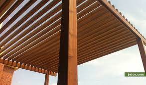 > porches de madera, pérgolas de madera y cenadores de madera > porches de madera rústicos porches de madera rústicos este modelo de porche, tiene un diseño basado en líneas rústicas, con dibujos curvos, tipo pecho paloma, en cabrios y ménsulas, con pilares y postes gruesos y peanas de piedra, haciendo que tenga una apariencia rústica y. Pergolas De Madera A Medida Envios A Toda Espana Brico Com
