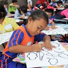 Anak anak tk ini memang hebat gambar mewarnai goresan mereka memang patut mendapatkan penghargaan contoh ini. Serunya Lomba Mewarnai Di Bandara Syamsudin Noor Ekonomi Bisnis Com