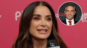 Kyle Richards Details Holiday Plans With Mauricio Umansky Amid Separation  (Exclusive)