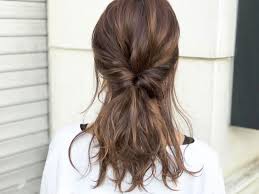色々なヘアアレンジがありますが アラサー女性が日常的に使えるのはシンプルな清楚アレンジですよね 今すぐ真似したい最新 清楚ヘアアレンジ をたっぷりとご紹介します ヘアアレンジ アラサー ヘアアレンジ 簡単 ヘアアレンジ