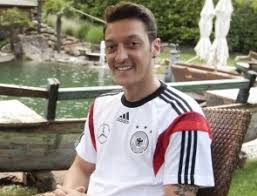Arsenal'in türk asıllı alman futbolcusu mesut özil, fanatik gazetesi'ne çarpıcı açıklamalarda bulundu. Muhabirin Dovme Sorusu Mesut Ozil I Kizdirdi